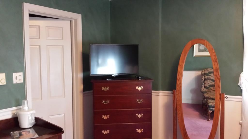 The Country Inn Of Berkeley Springs Phòng bức ảnh
